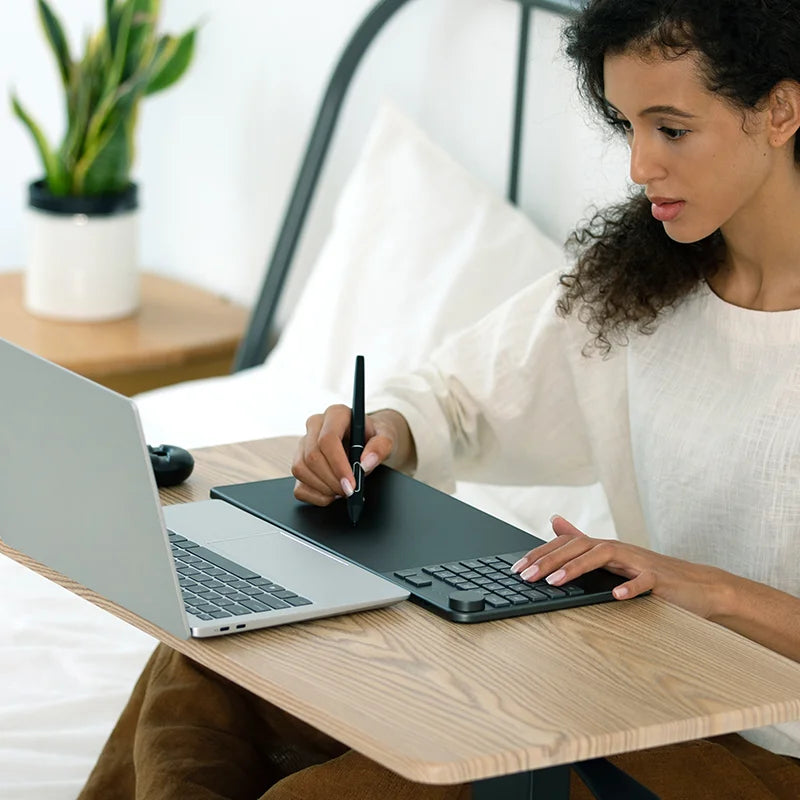 HUION Inspiroy Keydial KD200 - Battery-Free Wireless Graphics Tablet with Keyboard